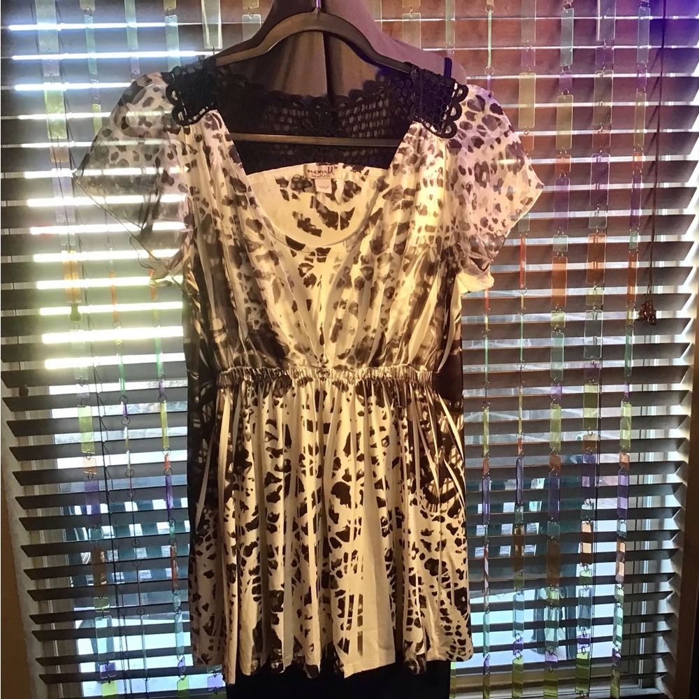 Size Medium One World Blouse Black-White Scalloped Embroidery Tunic